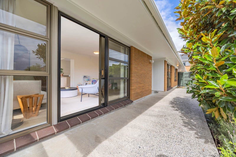 1/18 Kauri Glen Road, Northcote, Auckland - Carousel 2