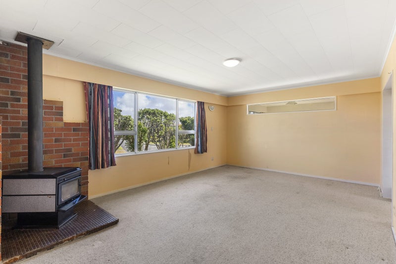 5 Cheyne Walk, Newlands, Wellington - Carousel 2
