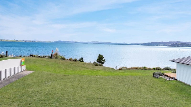 42 Karoro Road, One Tree Point - Carousel 1