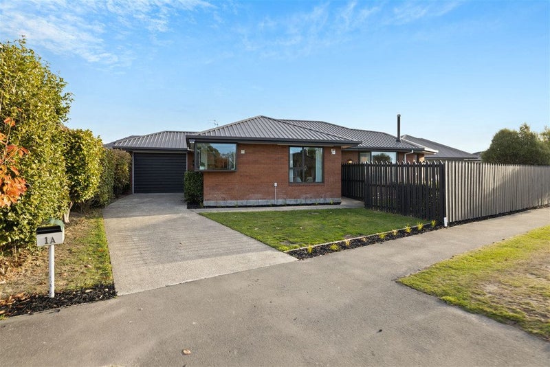 2/1 Wilton Crescent, Bishopdale, Christchurch - Carousel 1