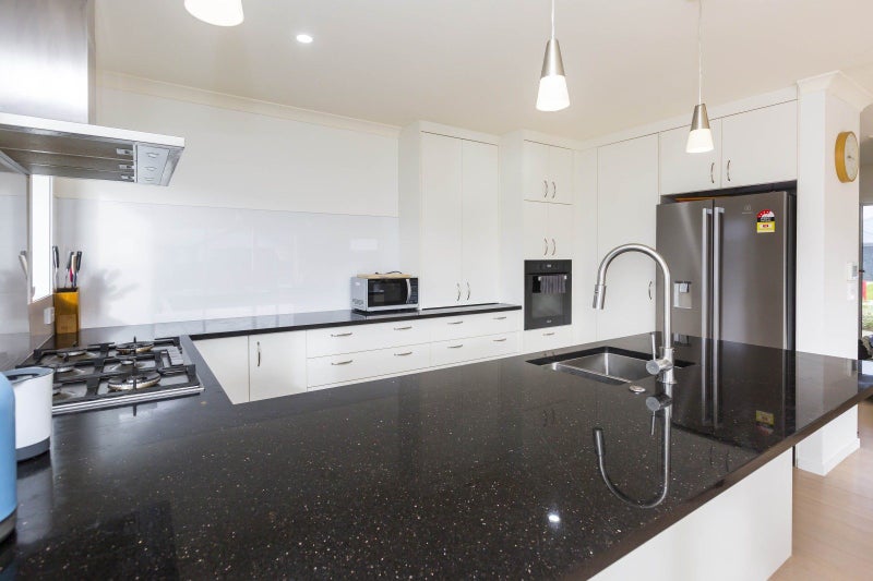 15 Filmer Crescent, Wallaceville, Upper Hutt - Carousel 2