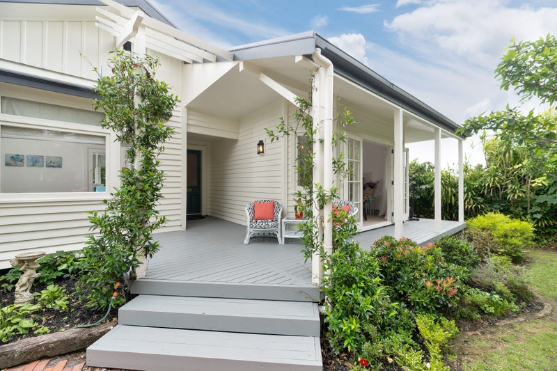 55 Commodore Drive, Lynfield, Auckland - Carousel 1