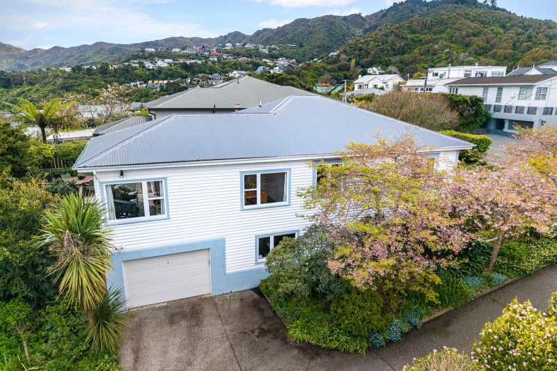 30 Lucknow Terrace, Khandallah, Wellington - Carousel 1