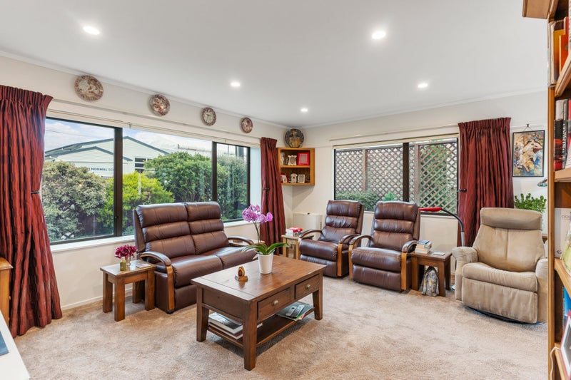 21 Donald Street, Karori, Wellington - Carousel 2