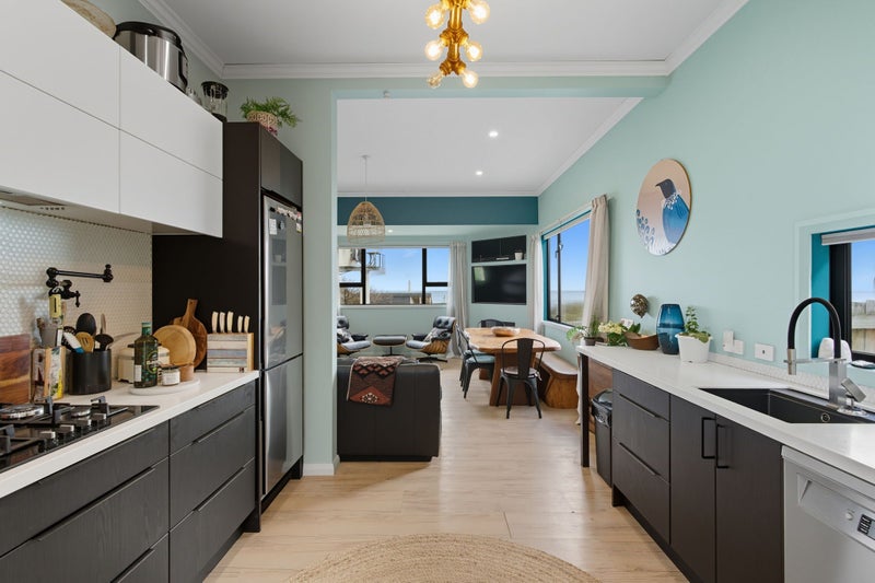 1 Queen Street, Brighton, Dunedin - Carousel 2