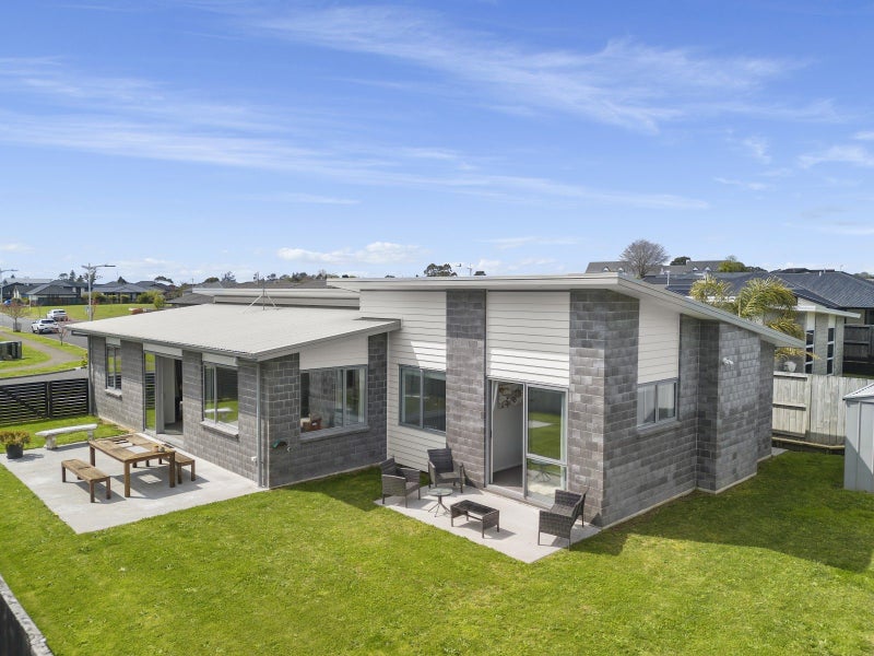 78 Puhirake Crescent, Pyes Pa, Tauranga - Carousel 1