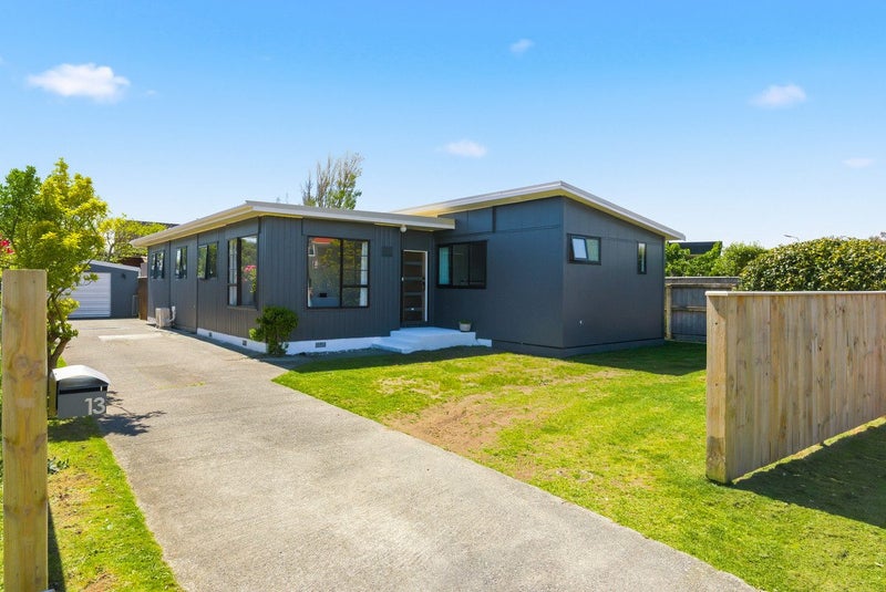 13 Bahama Crescent, Paraparaumu Beach, Paraparaumu - Carousel 1