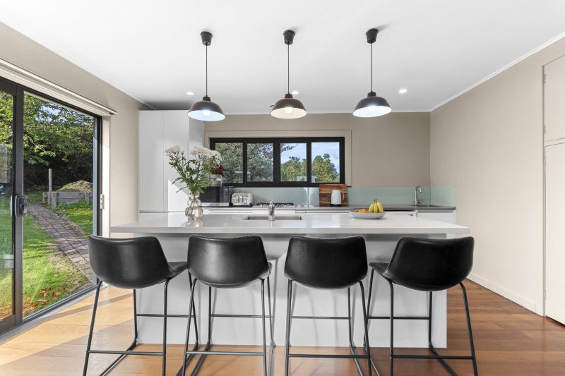 3 Stuart Place, Blagdon, New Plymouth, Taranaki - Carousel 2