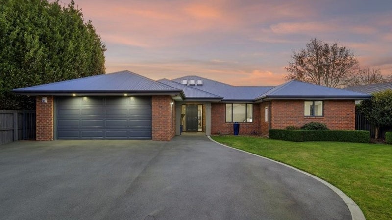 110 Regent'S Park Drive, CASEBROOK, CHRISTCHURCH - Carousel 1