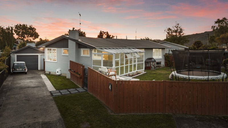 4 Sequoia Place, Maoribank, Upper Hutt - Carousel 1