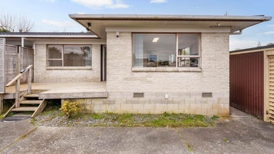 2/30 Blacklock Avenue, Henderson, Auckland - Carousel 1