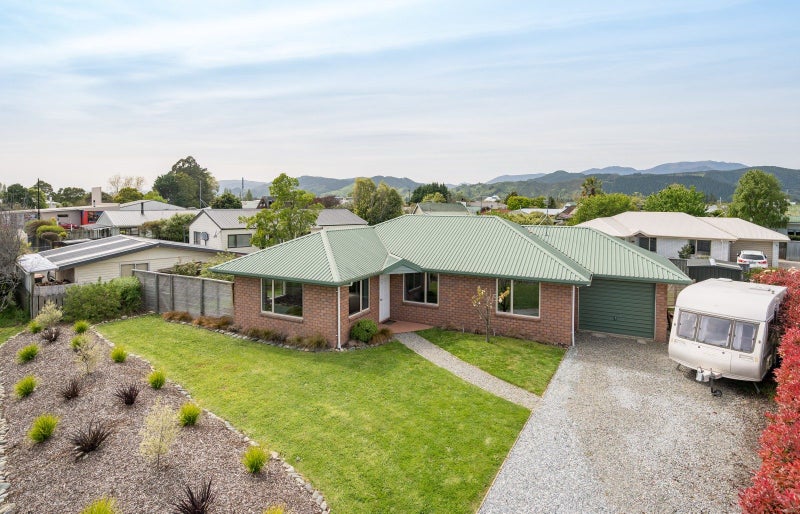 84 Starveall Street, Brightwater - Carousel 2