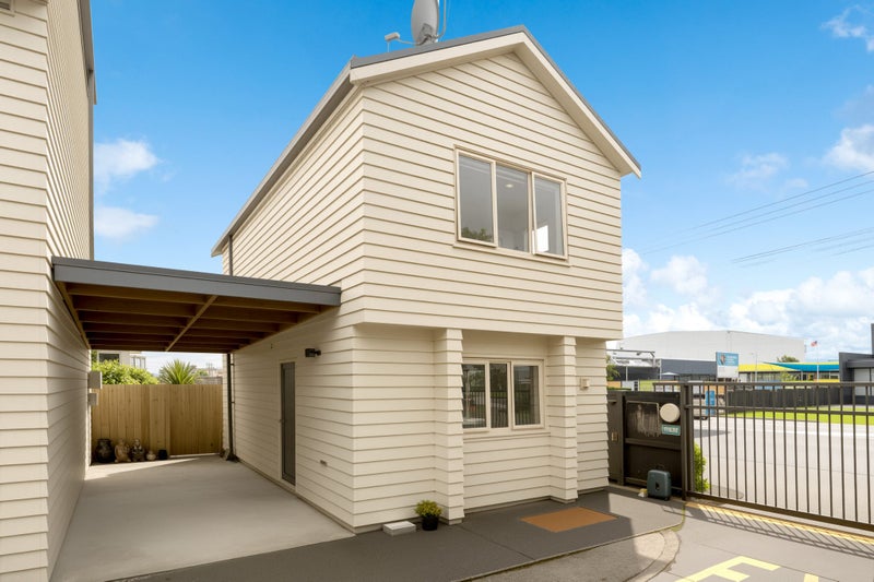 1/49 Henderson Valley Road, Henderson, Auckland - Carousel 1