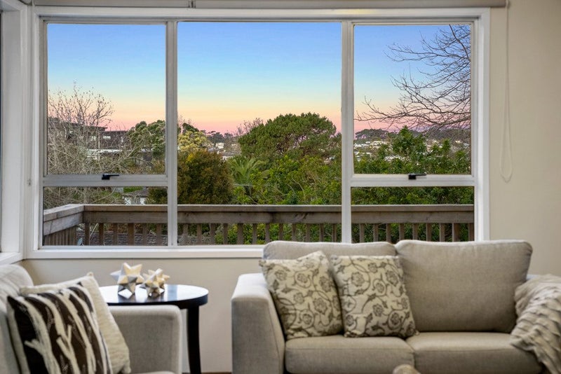 5 Tahu Crescent, Sunnynook, Auckland - Carousel 1