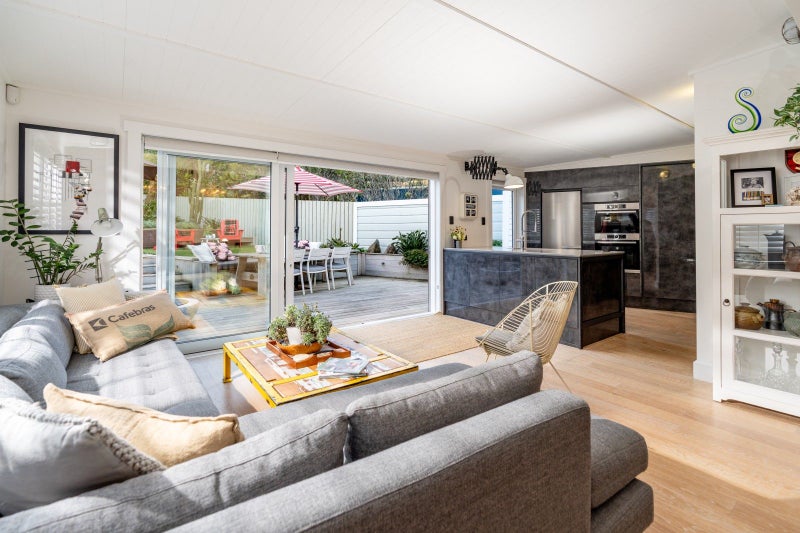 84 The Esplanade, Houghton Bay, Wellington - Carousel 1