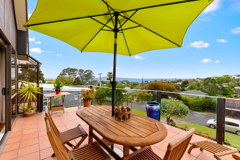 1/21 Peter Terrace, Castor Bay, Auckland - Carousel 1