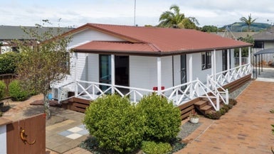 2 Kane Road, Papamoa Beach, Papamoa - Carousel 1