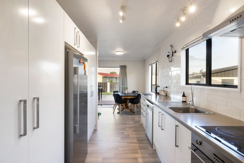 5 McKinley Place, Nawton, Hamilton - Carousel 2