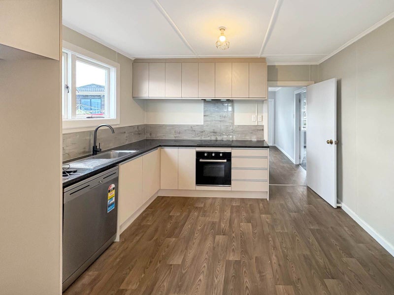 37A Leonard Road, Mount Wellington, Auckland - Carousel 1