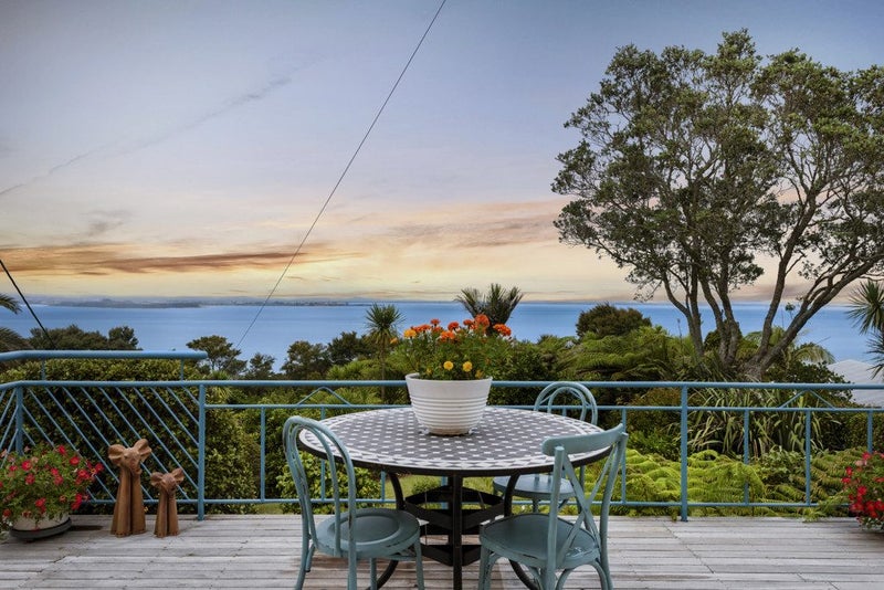 98 Takahe Road, Titirangi, Auckland - Carousel 2