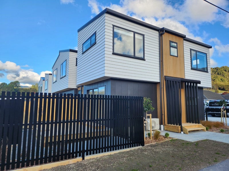 1/11 Lees Grove, Wainuiomata, Lower Hutt - Carousel 1