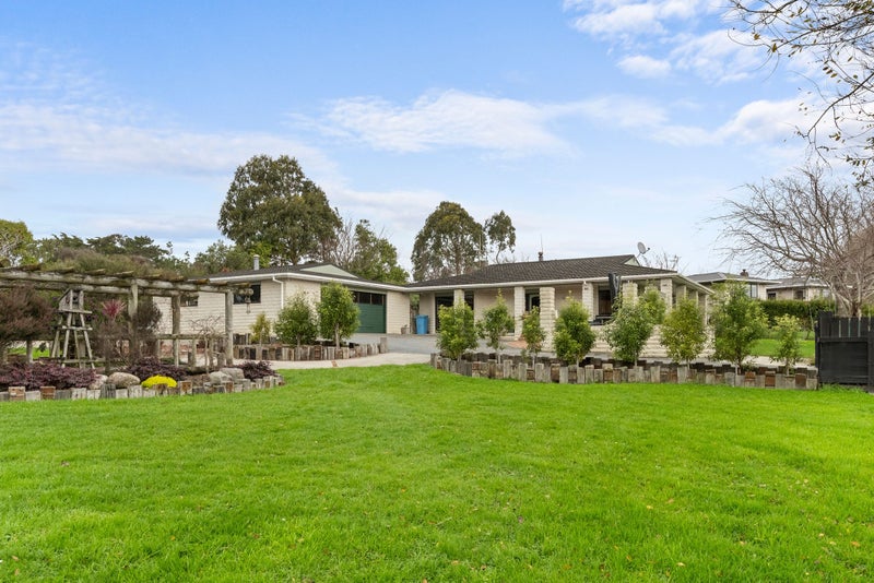 Property Valuation for 24 Koputaroa Road, Levin, Levin Trade Me