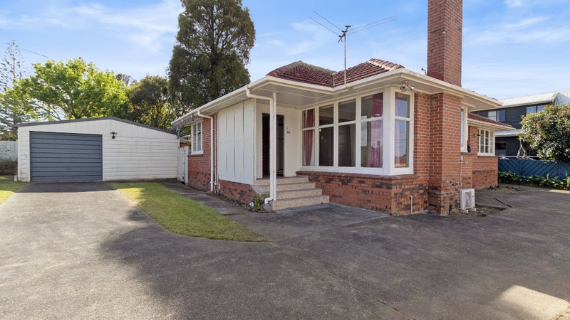 167 Te Atatu Road, Te Atatu South, Auckland - Carousel 1