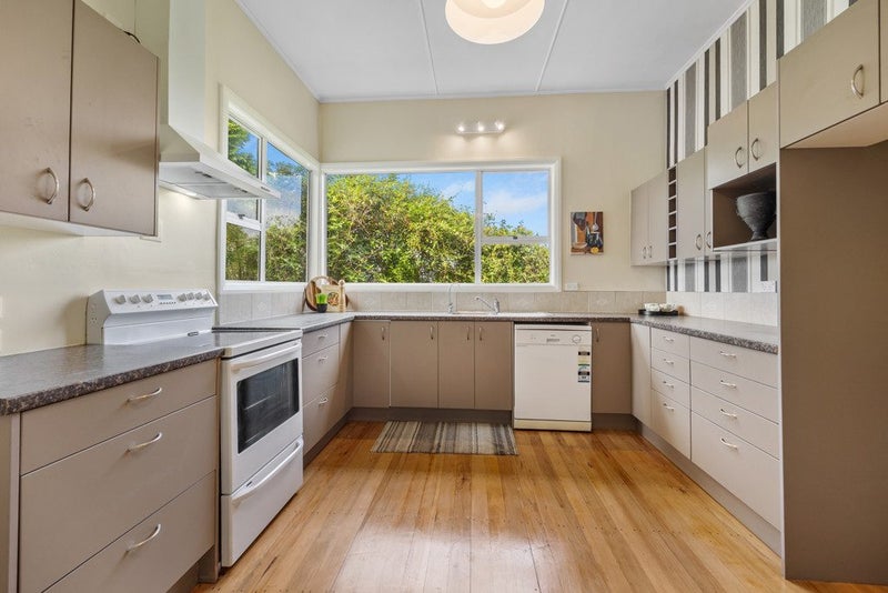 77 Shetland Street, Wakari, Dunedin - Carousel 1