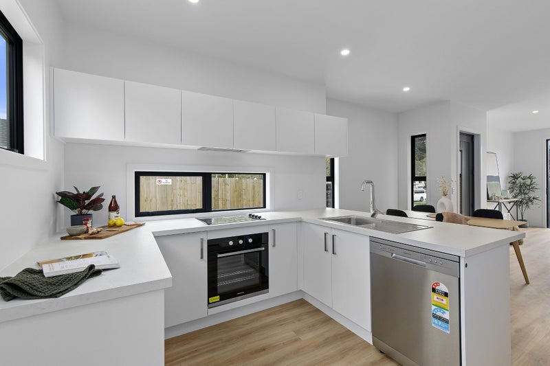 3/33 Raukawa Street, Stokes Valley, Lower Hutt - Carousel 1