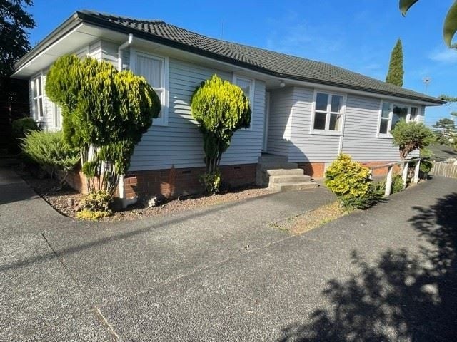 1/96 Edmonton Road, Henderson, Auckland - Carousel 1