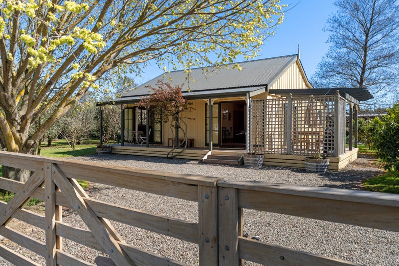 7 Redwood Lane, Martinborough, Martinborough - Carousel 1
