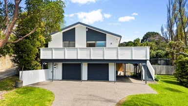 56 Stapleford Crescent, Browns Bay, Auckland - Carousel 1