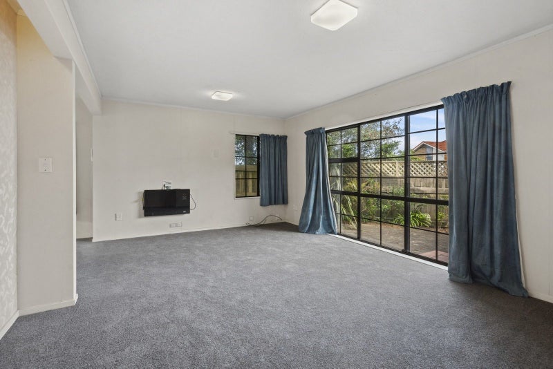 42 Satara Crescent, Khandallah, Wellington - Carousel 2