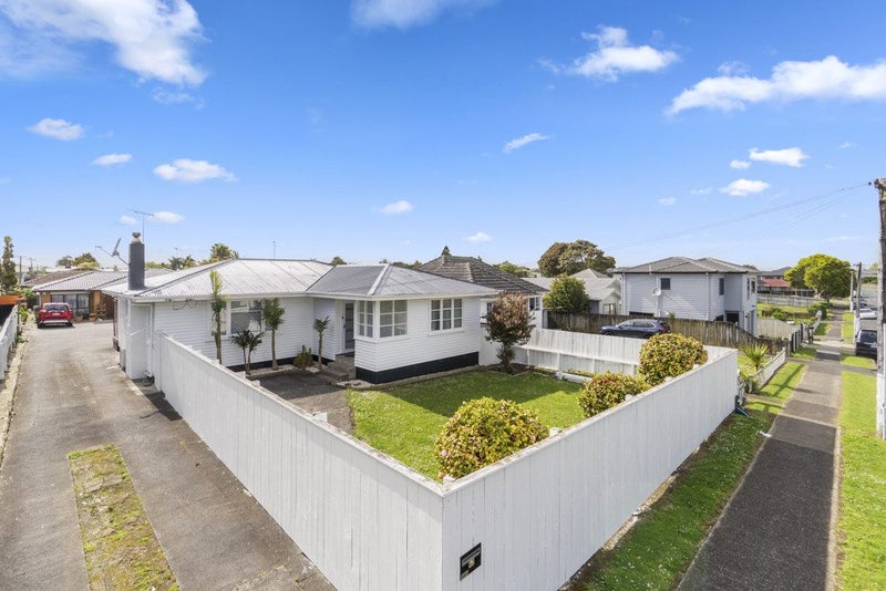 42 Churchill Avenue, Manurewa, Auckland - Carousel 1