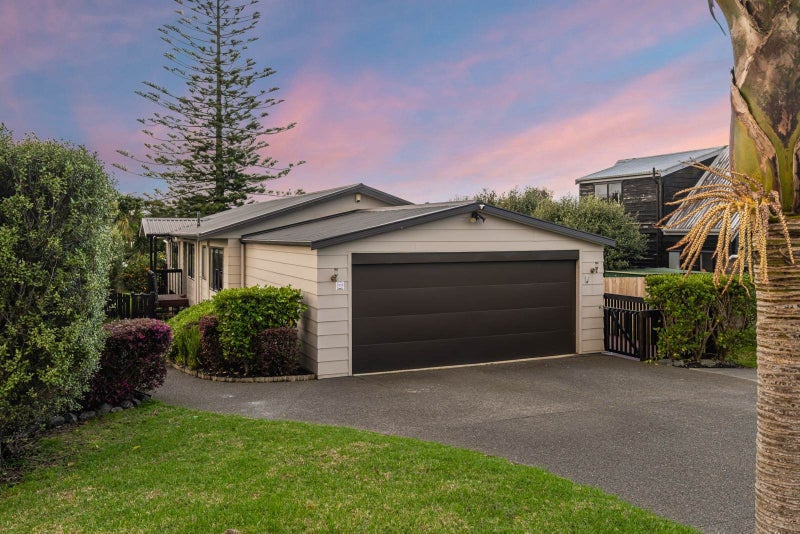 32 Holiday Road, Stanmore Bay, Whangaparaoa - Carousel 1