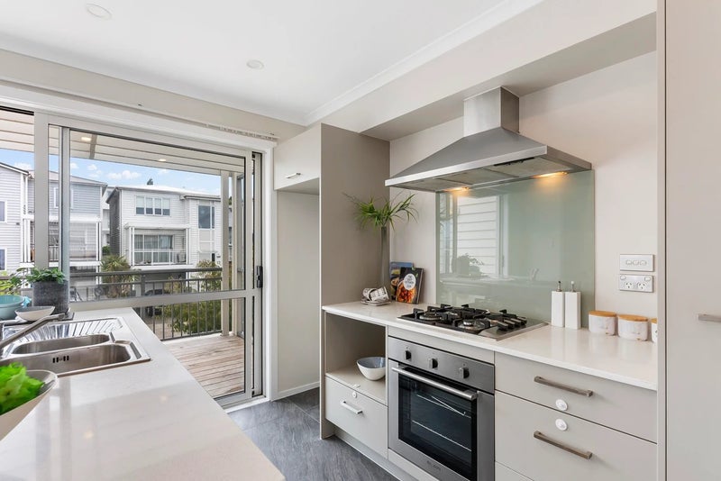 41 Adamson Road, Flat Bush, Manukau City, Auckland - Carousel 2