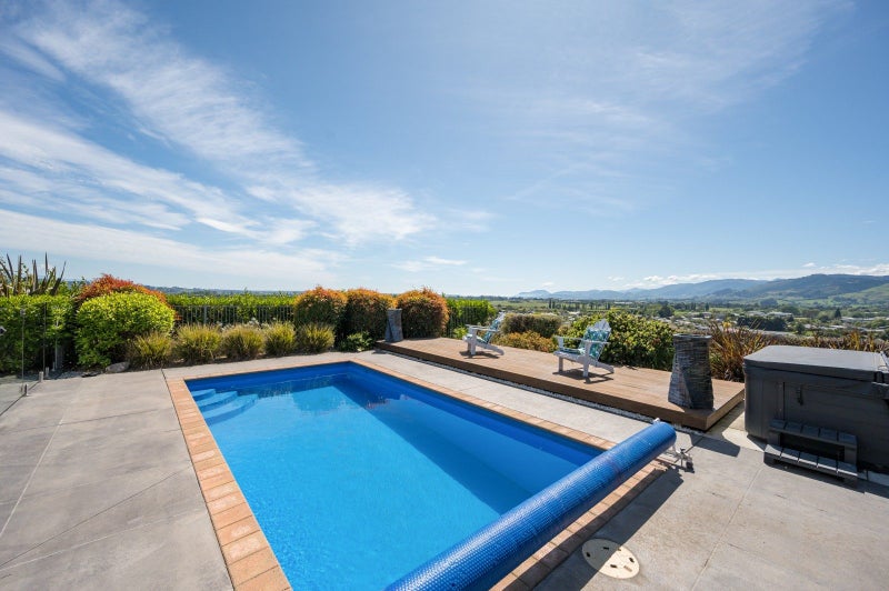 23 Katania Heights, Brightwater - Carousel 2