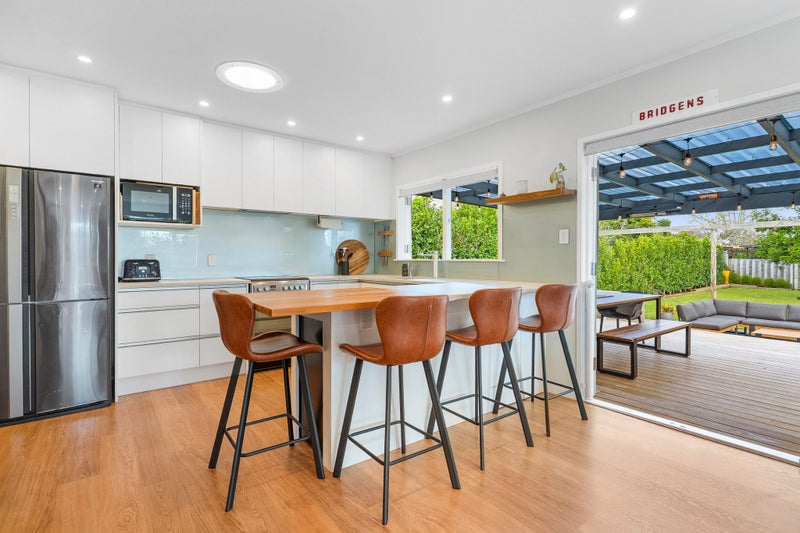 12 Hellyers Street, Birkdale, Auckland - Carousel 2