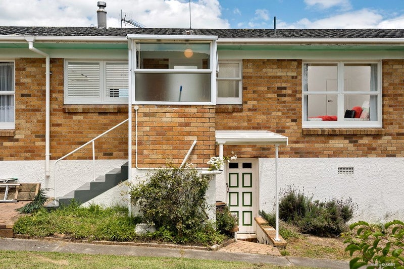 2/32 Wicklow Road, Narrow Neck, Auckland - Carousel 1