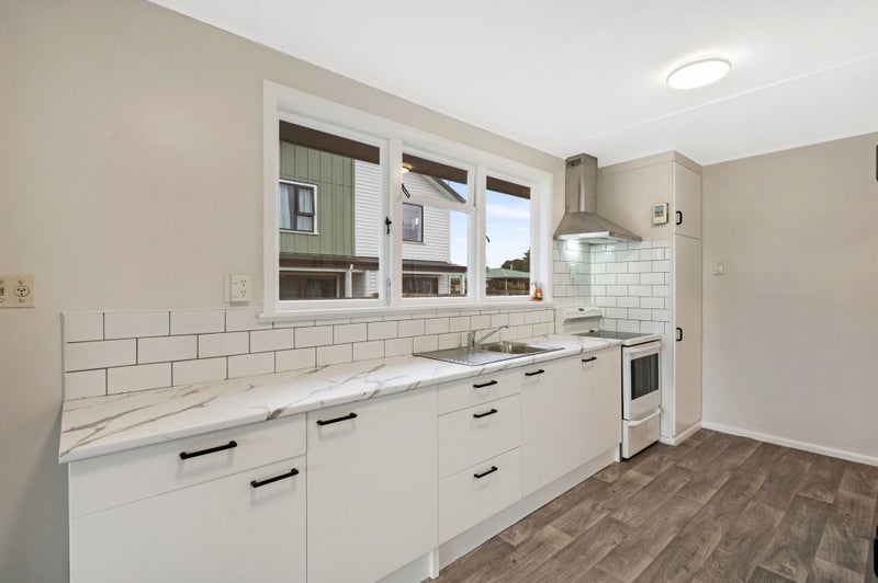 4 Bright Crescent, Maraenui, Napier - Carousel 1