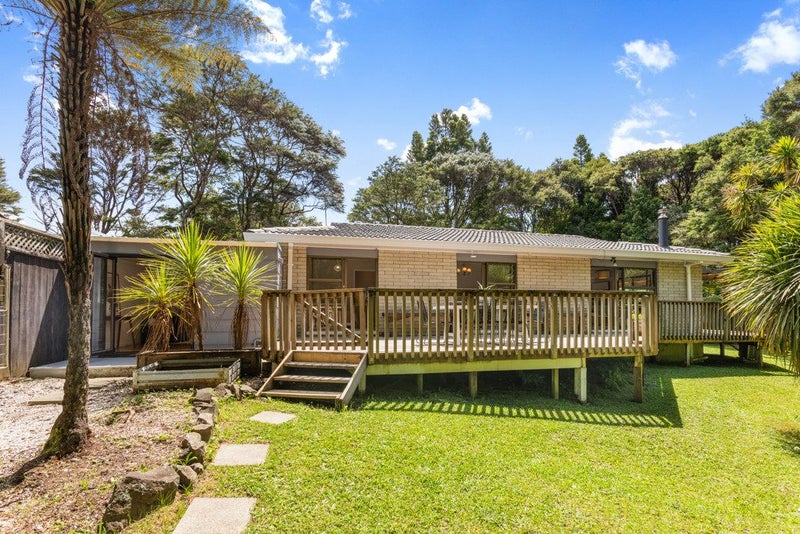 2/6 Sonnenberg Way, Titirangi, Auckland - Carousel 1