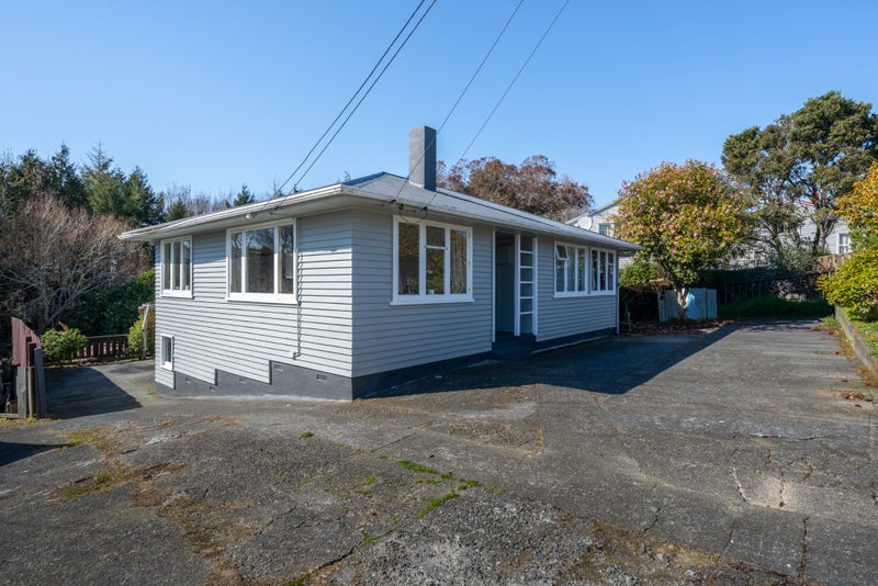 155 Castor Crescent, Cannons Creek, Porirua - Carousel 1
