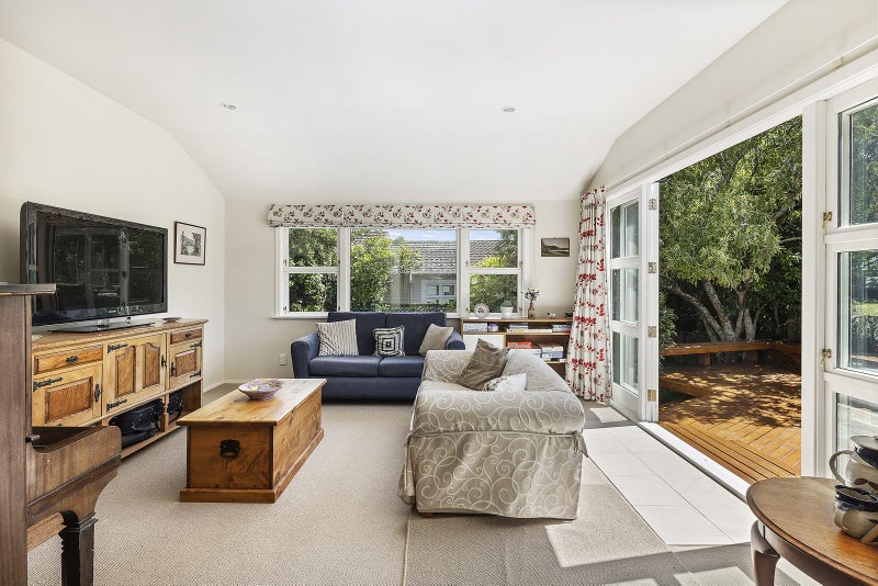 77 Beauchamp Street, Karori, Wellington - Carousel 2