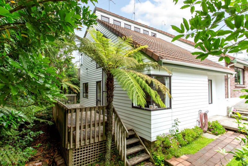 2/8 Gray Crescent, Torbay, Auckland - Carousel 2