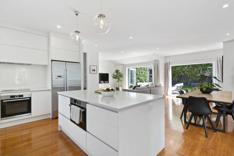 8A Apihai Street, Orakei, Auckland - Carousel 2