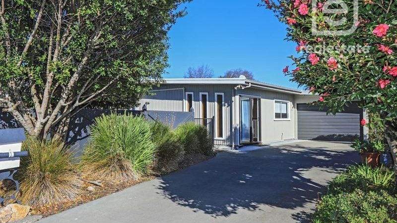 500 Hart Place, Frimley, Hastings - Carousel 1