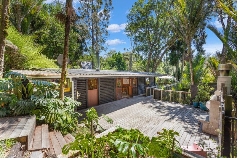 24 Mahoe Road, Titirangi, Auckland - Carousel 1