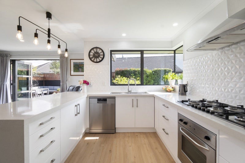 11 Geneva Terrace, Kelvin Grove, Palmerston North - Carousel 2