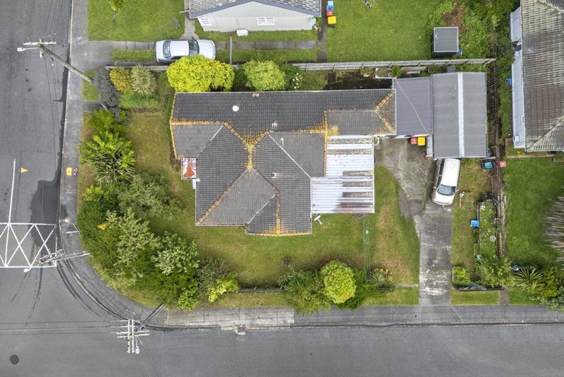 15 Raymond Terrace, Fairfield, Lower Hutt - Carousel 1
