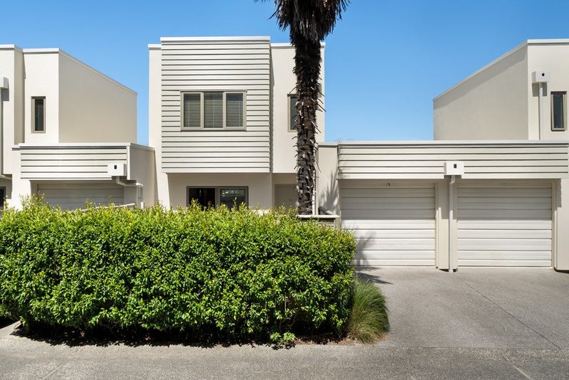 58/21 Hunters Park Drive, Three Kings, Auckland - Carousel 1